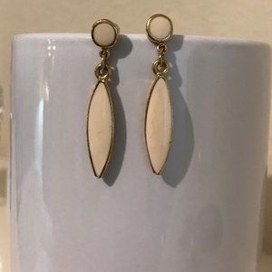 Vintage early 1980s cream enamel/gold tone earring